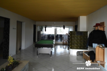 BERK Immobilien – Leben in Grünen: Charmantes Einfamilienhaus mit großem Garten in Lützelbach - Eingang (117830)