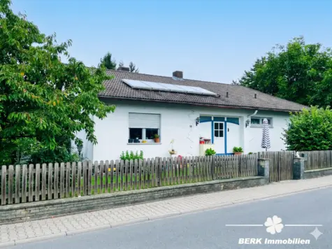 BERK Immobilien – Leben in Grünen: Charmantes Einfamilienhaus mit großem Garten in Lützelbach - Außenansicht - KI bearbeitet (130551)