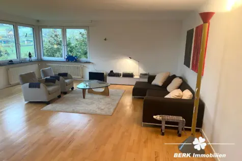 BERK Immobilien – Leben in Grünen: Charmantes Einfamilienhaus mit großem Garten in Lützelbach - Wohnzimmer (130555)