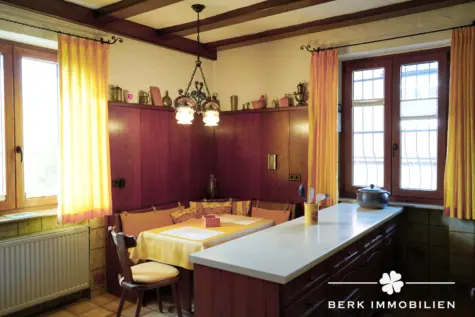 BERK Immobilien – Bemerkenswertes Immobilienensemble mit großem Wohnhaus & eigenem Gewerbegebäude - Wohnküche EG (130814)