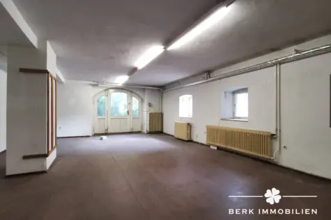 BERK Immobilien – Bemerkenswertes Immobilienensemble mit großem Wohnhaus & eigenem Gewerbegebäude - Keller/Atelier/Ausbaufläche (130826)