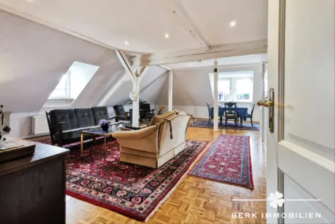 BERK Immobilien – Bemerkenswertes Immobilienensemble mit großem Wohnhaus & eigenem Gewerbegebäude - Wohnbereich DG (130818)