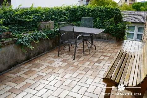 BERK Immobilien – Bemerkenswertes Immobilienensemble mit großem Wohnhaus & eigenem Gewerbegebäude - Terrasse EG (130829)