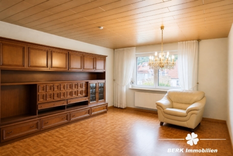 BERK Immobilien – Vielseitiges Zweifamilienhaus mit viel Platz in Mömlingen - Wohnbereich OG KI-Generiert (122587)