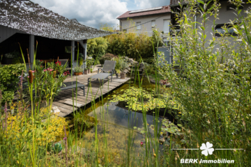 *VERKAUFT* BERK Immobilien – kleine Oase mit viel Platz: top gepflegtes ZFH in Mainaschaff - Gartenteich mit gemütlicher Holzhütte (105094)