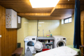 KG Waschküche - *VERKAUFT* BERK Immobilien – kleine Oase mit viel Platz: top gepflegtes ZFH in Mainaschaff