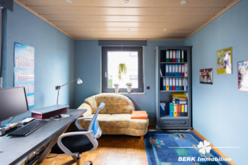 *VERKAUFT* BERK Immobilien – kleine Oase mit viel Platz: top gepflegtes ZFH in Mainaschaff - EG Büro (105082)