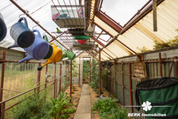 *VERKAUFT* BERK Immobilien – kleine Oase mit viel Platz: top gepflegtes ZFH in Mainaschaff - Gewächshaus (105097)