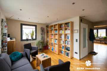 *VERKAUFT* BERK Immobilien – kleine Oase mit viel Platz: top gepflegtes ZFH in Mainaschaff - OG Leseecke (105062)