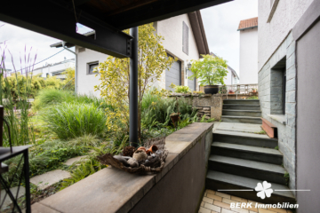 *VERKAUFT* BERK Immobilien – kleine Oase mit viel Platz: top gepflegtes ZFH in Mainaschaff - Kellerzugang (105093)