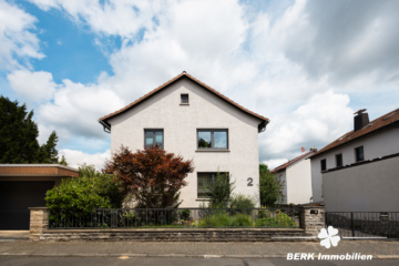 *VERKAUFT* BERK Immobilien – kleine Oase mit viel Platz: top gepflegtes ZFH in Mainaschaff - Straßenansicht (105057)