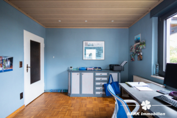 *VERKAUFT* BERK Immobilien – kleine Oase mit viel Platz: top gepflegtes ZFH in Mainaschaff - EG Büro (105081)