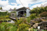 Gartenteich mit gemütlicher Holzhütte - *VERKAUFT* BERK Immobilien – kleine Oase mit viel Platz: top gepflegtes ZFH in Mainaschaff