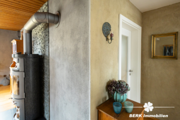 *VERKAUFT* BERK Immobilien – kleine Oase mit viel Platz: top gepflegtes ZFH in Mainaschaff - OG Flur (Sumpf-Kalk-Putz) (105063)
