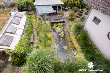 *VERKAUFT* BERK Immobilien – kleine Oase mit viel Platz: top gepflegtes ZFH in Mainaschaff - OG Blick auf den Garten (105073)