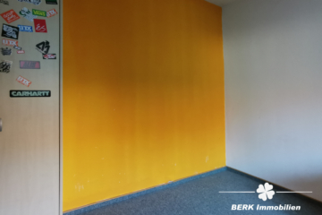 RESERVIERT – BERK Immobilien – 4-Zi.-ETW mit Balkon, Kaminofen & Carport in Elsenfeld zu verkaufen - Schlafzimmer (105778)