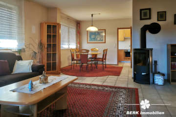 RESERVIERT – BERK Immobilien – 4-Zi.-ETW mit Balkon, Kaminofen & Carport in Elsenfeld zu verkaufen - Wohn- Esszimmer (105764)