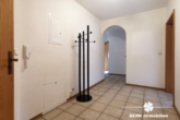 Flur - RESERVIERT – BERK Immobilien – 4-Zi.-ETW mit Balkon, Kaminofen & Carport in Elsenfeld zu verkaufen