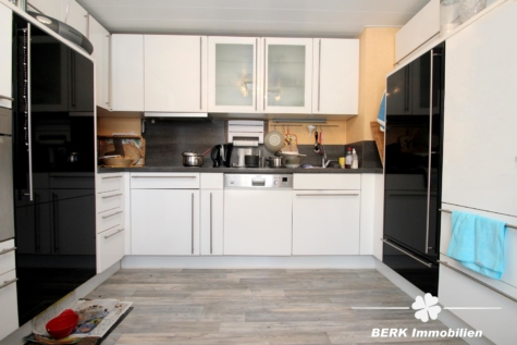 BERK Immobilien – charmantes Einfamilienhaus auf kompaktem Grundstück - Küche (115036)
