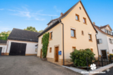 Außenansicht - KI optimiert - BERK Immobilien – Ein Ort zum Ankommen: Haus mit Charakter & weitläufigem Grundstück