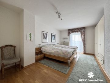 RESERVIERT – BERK Immobilien – Familienfreundliches Reihenmittelhaus in Haibach - Schlafen 2.OG (105756)