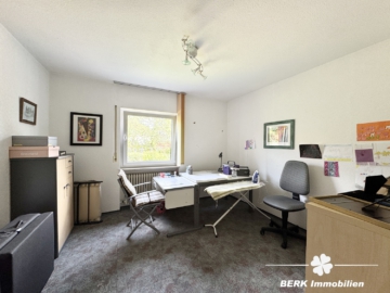 RESERVIERT – BERK Immobilien – Familienfreundliches Reihenmittelhaus in Haibach - Schlafen 2.OG (105757)