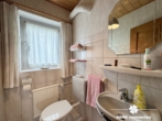 Gäste WC 1.OG - RESERVIERT – BERK Immobilien – Familienfreundliches Reihenmittelhaus in Haibach