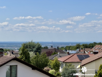 RESERVIERT – BERK Immobilien – Familienfreundliches Reihenmittelhaus in Haibach - Blick DG (105762)