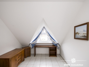 BERK Immobilien – Familienfreundliche Doppelhaushälfte mit Garten & großem Platzangebot - Kinderzimmer (111560)