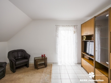 BERK Immobilien – Familienfreundliche Doppelhaushälfte mit Garten & großem Platzangebot - Schlafzimmer (111562)