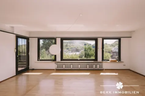 BERK Immobilien – Wohnen mit Weitblick und großem Garten in Grünmorsbach - Panorama EG (131505)