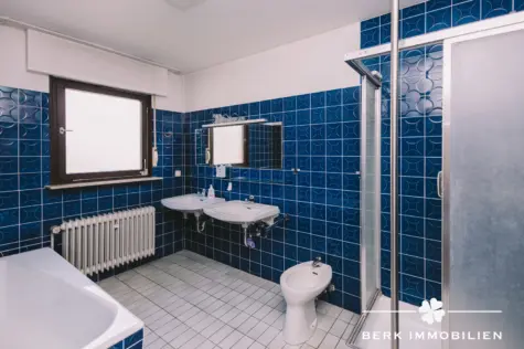 BERK Immobilien – Wohnen mit Weitblick und großem Garten in Grünmorsbach - Bad EG (131523)