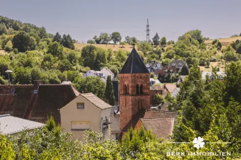 BERK Immobilien – Wohnen mit Weitblick und großem Garten in Grünmorsbach - Ausblick (131525)