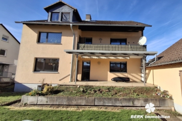 BERK Immobilien – Kapitalanlage oder Eigennutzung: Mehrfamilienhaus mit 3 Wohneinheiten in Kleinheubach - Gartenansicht (107933)