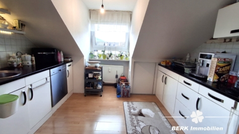 VERKAUFT – BERK Immobilien – Kapitalanlage oder Eigennutzung: Mehrfamilienhaus mit 3 Wohneinheiten in Kleinheubach - Küche DG (115986)