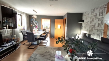 RESERVIERT – BERK Immobilien – Kapitalanlage oder Eigennutzung: Mehrfamilienhaus mit 3 Wohneinheiten in Kleinheubach - Wohnzimmer DG (109433)