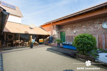 BERK Immobilien – Repräsentatives Mehrfamilienhaus mit prägnantem Innenhof - Innenhof (108528)