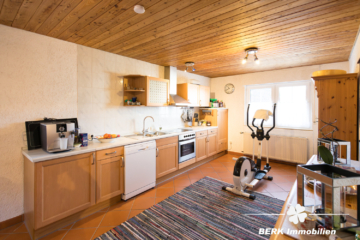 BERK Immobilien – Repräsentatives Mehrfamilienhaus mit prägnantem Innenhof - Sommerküche  EG (108537)