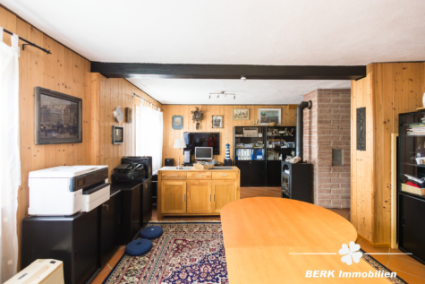 BERK Immobilien – Repräsentatives Mehrfamilienhaus mit prägnantem Innenhof - Büro EG (115818)