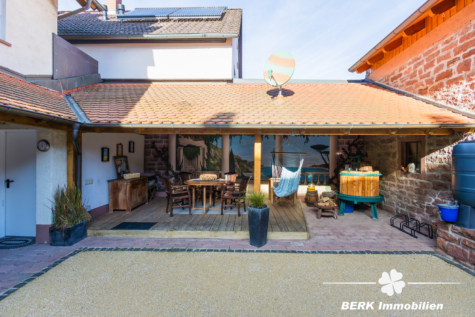 BERK Immobilien – Repräsentatives Mehrfamilienhaus mit prägnantem Innenhof - Innenhof (115805)