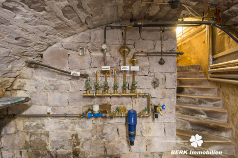 BERK Immobilien – Repräsentatives Mehrfamilienhaus mit prägnantem Innenhof - Keller (115812)