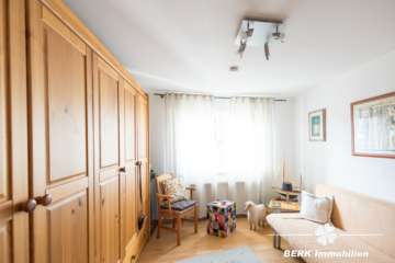 BERK Immobilien – Repräsentatives Mehrfamilienhaus mit prägnantem Innenhof - Ankleide 1.OG (108544)