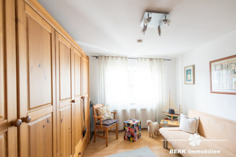 BERK Immobilien – Repräsentatives Mehrfamilienhaus mit prägnantem Innenhof - Ankleide 1.OG (115822)