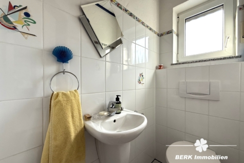 BERK Immobilien – Ruhig gelegenes Reihenhaus mit Terrasse & kleinem Garten in Großostheim Ringheim - Gäste WC (115509)