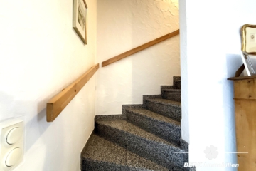 BERK Immobilien – Ruhig gelegenes Reihenhaus mit Terrasse & kleinem Garten in Großostheim Ringheim - Innentreppe (105901)