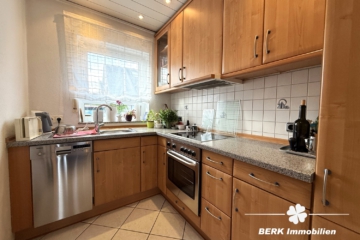 BERK Immobilien – Ruhig gelegenes Reihenhaus mit Terrasse & kleinem Garten in Großostheim Ringheim - Küche (105902)