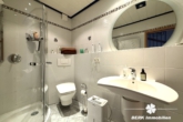 Badezimmer - BERK Immobilien – Ruhig gelegenes Reihenhaus mit Terrasse & kleinem Garten in Großostheim Ringheim