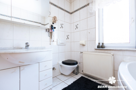 BERK Immobilien – Platz für Visionen: Eine seltene Gelegenheit für Käufer mit viel Platzbedarf - OG Bad (119142)