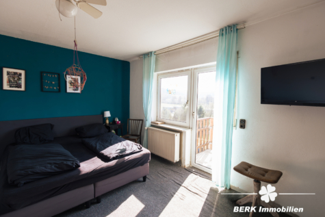 BERK Immobilien – Platz für Visionen: Eine seltene Gelegenheit für Käufer mit viel Platzbedarf - OG Schlafzimmer (119138)