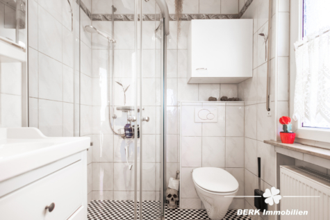 BERK Immobilien – Platz für Visionen: Eine seltene Gelegenheit für Käufer mit viel Platzbedarf - EG Duschbad (119124)